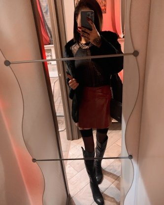 💋 Я знаю, как доставить тебе настоящее наслаждение и сделать твои фантазии реальностью. Мои услуги обширны - от чувственного массажа до безудержного ночного разврата. 🌙🔥
Ты можешь расслабиться и наслаждаться каждой минутой со мной, ведь я опытная и знаю, как удовлетворить тебя полностью. Мои отзывы говорят сами за себя - мои клиенты остаются восхищены моими навыками и возвращаются ко мне снова и снова. 💖
Фото, которые ты видишь, полностью реальны - я горячая и страстная, и мои формы вызывают желание прикоснуться к ним. 😉 Я живу в Москве и готова встретиться с тобой в любое удобное для тебя время.
Доверься мне и дай мне возможность показать тебе, что настоящее удовольствие есть в Москве. Обещаю, ты не пожалеешь! 💫💖 Александра